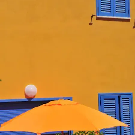 Les Terrasses De Lozari アパートホテル