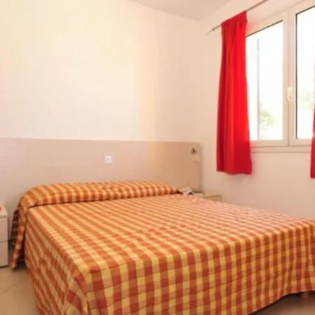 アパートホテル Les Terrasses De Lozari 3*