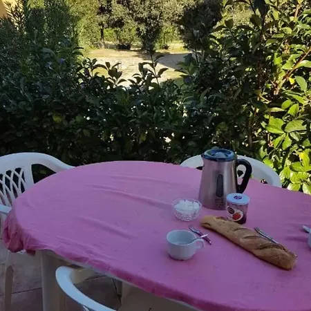 アパートホテル Les Terrasses De Lozari 3*