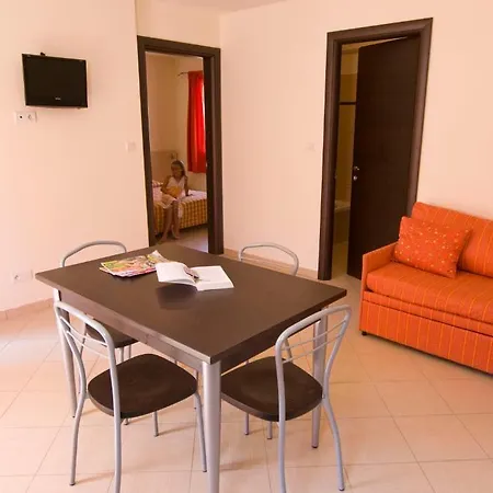 アパートホテル Les Terrasses De Lozari 3*