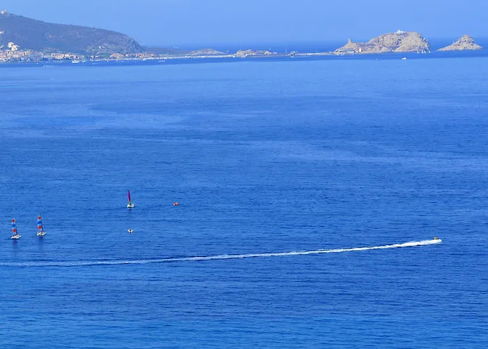 Les Terrasses De Lozari 公寓式酒店